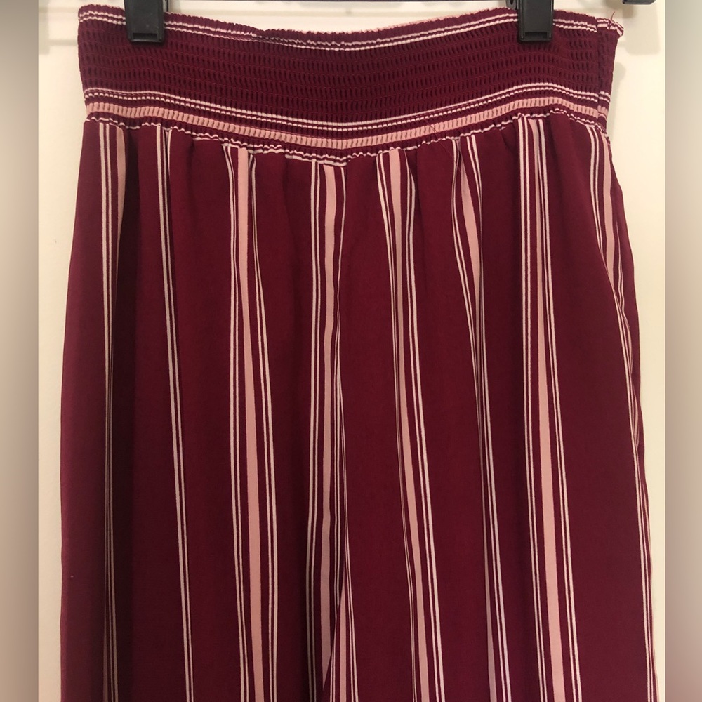 High-waisted pants from Forever 21’s contemporary collection.